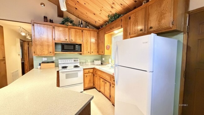 Building Photo - 26823 Crestview Dr