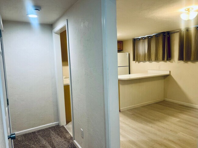 Building Photo - Simpson310