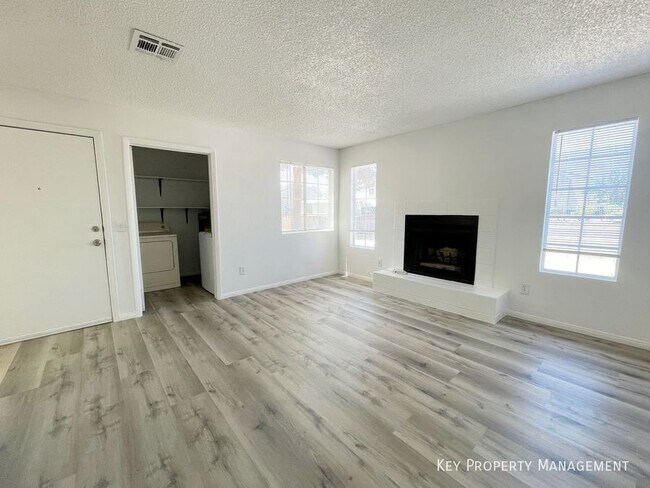 Building Photo - 2705 Jennydiane Dr