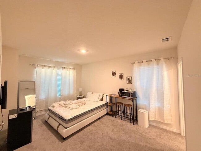 Building Photo - 2333 Penguin Blvd