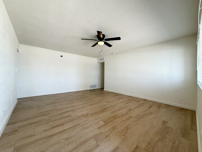 Building Photo - Charming 3-Bedroom , 1 Story ,  FULLY REMO...
