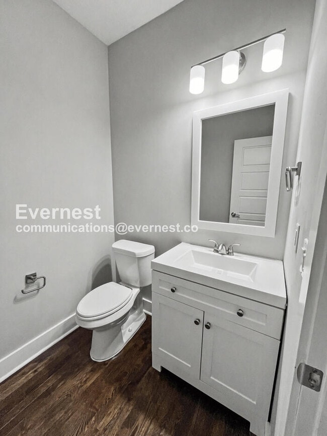 Building Photo - 2332 Oak Ct