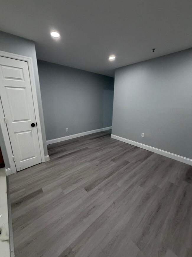 Building Photo - 96 Eaton Pl