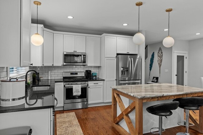 Building Photo - 718 N Alexander Ave