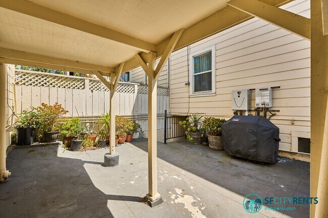 Building Photo - Bernal/St Mary's: Rare Remodeled Cottage w/ Washer/Dryer, Patio & Storage