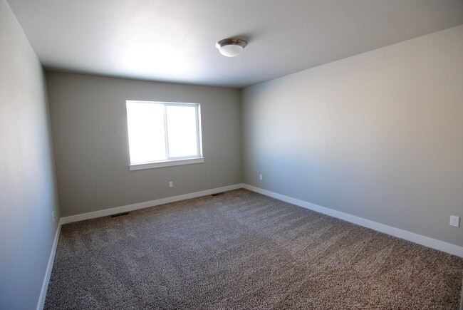 Building Photo - Newer Rambler in Mary Hill Estates!