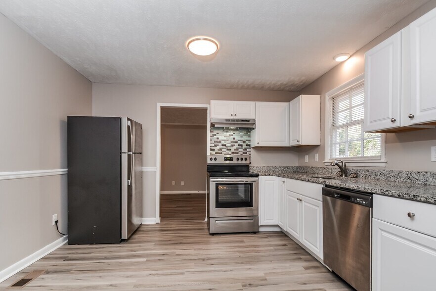 Building Photo - 620 N Jackson St