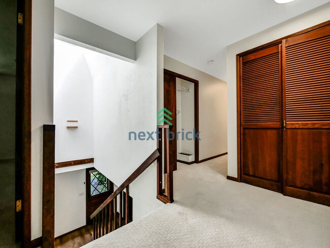 Building Photo - 4 Bed 2.5 Bath Single-Family House at the ...