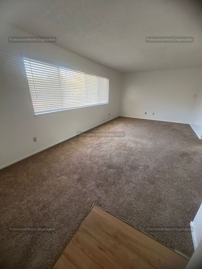 Building Photo - Location, Charm and comfort