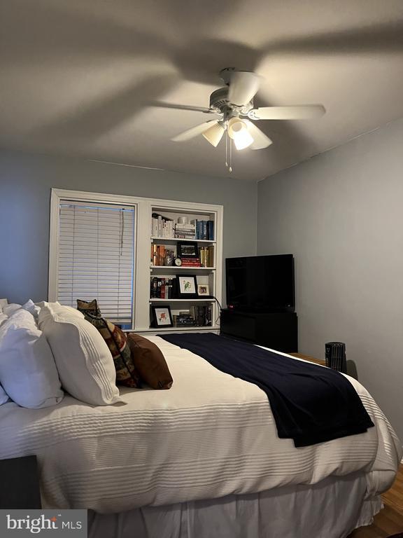 Building Photo - 1830 Independence Ave SE