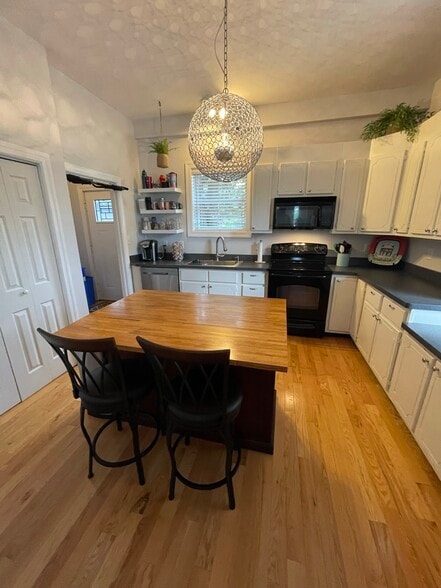 Building Photo - 3035 Grayland Ave