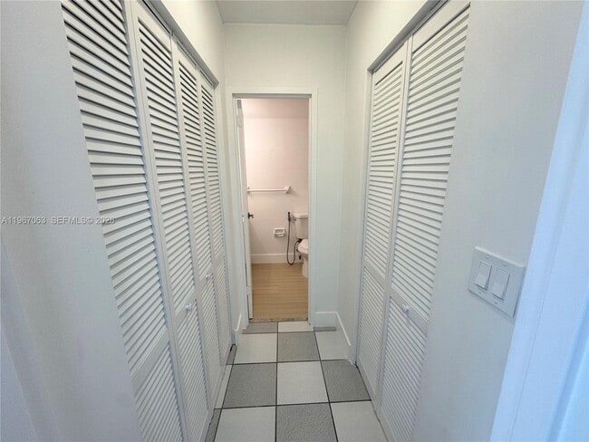 Building Photo - 2899 Collins Ave