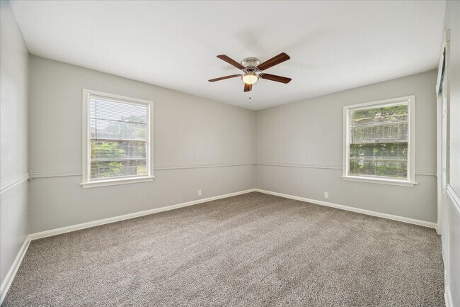 Building Photo - 6306 Thrush Dr