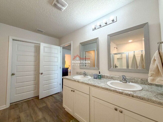 Building Photo - 5469 Merlin