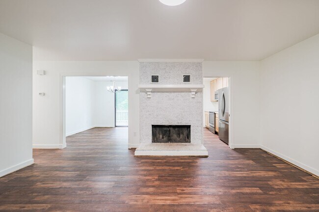 Building Photo - Great Renovated Duplex Flat for rent in We...