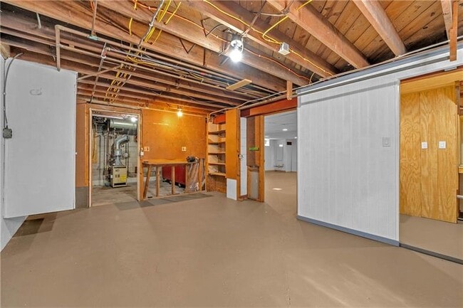 Building Photo - 492 Center Grange Rd