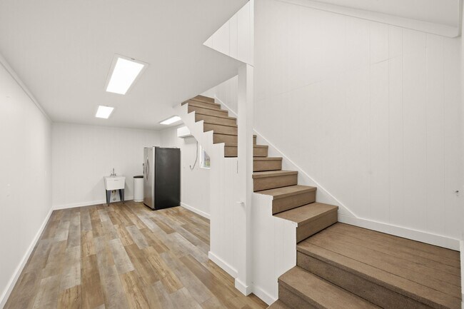 Building Photo - 13835 Jarvis Rd
