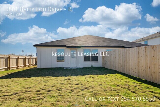 Building Photo - 5801 Betty Lou Dr