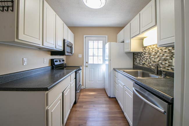 Building Photo - 207 Ruf Dr