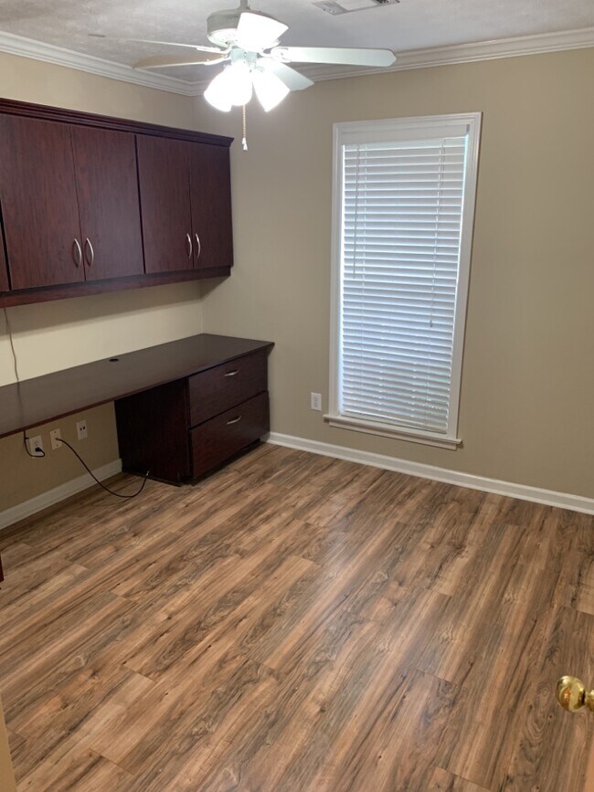 Building Photo - 1130 Stafford Dr