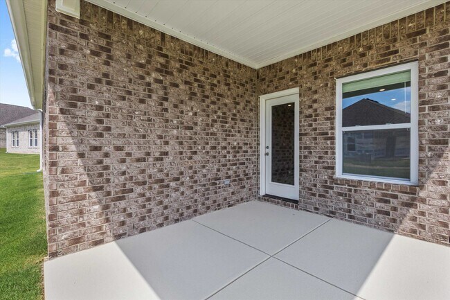Building Photo - 320 Windemere Lp