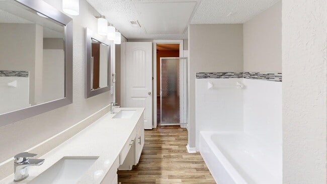 Building Photo - Villas at Lake Arlington
