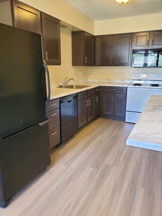 Building Photo - 3025 Elaine Dr NW