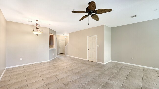 Building Photo - 3499 Parkridge Cir