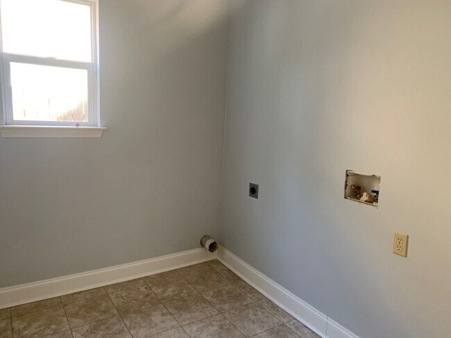 Building Photo - 14203 Cloverhill Blvd