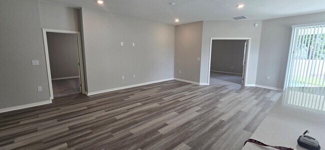 Building Photo - 7501 SW 107th Ln