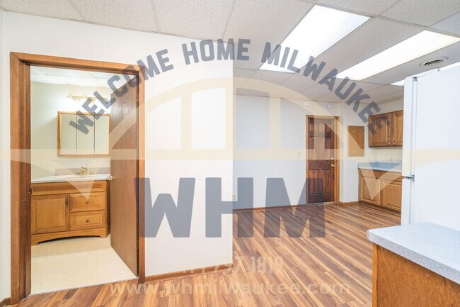 Building Photo - 3650 E Barnard Ave