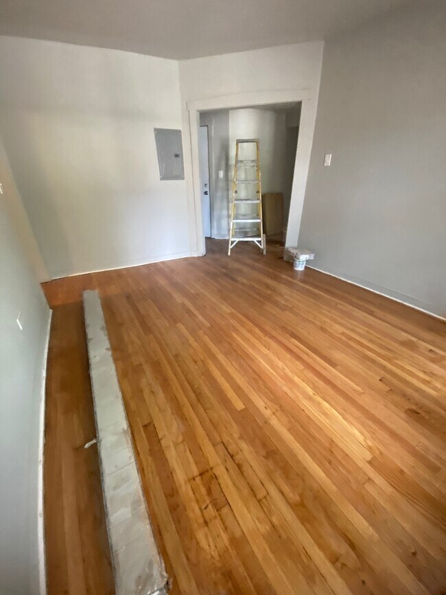 Building Photo - 5018 W 18th St