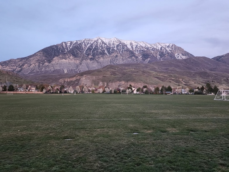 Building Photo - 1062 E 1010 N