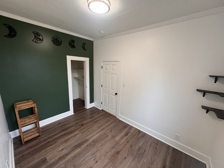 Secondary bedroom - 2736 McDermott St