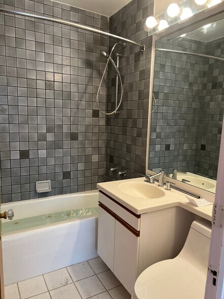 Building Photo - 821 Harrison St