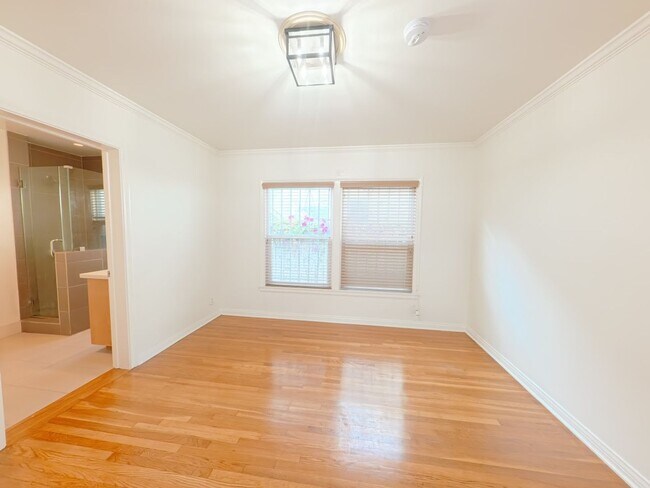 Building Photo - 442 Kelton Ave