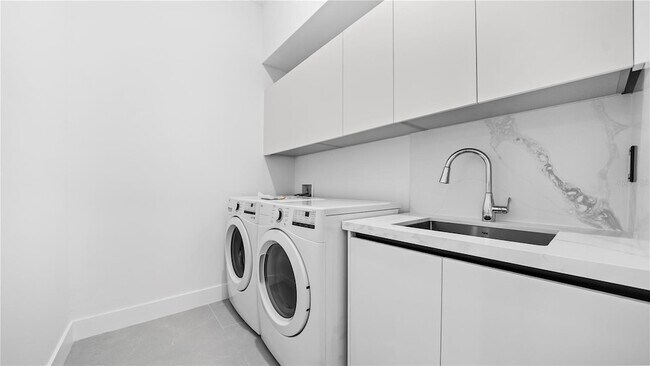 Building Photo - 230 W Pine Valley Ln