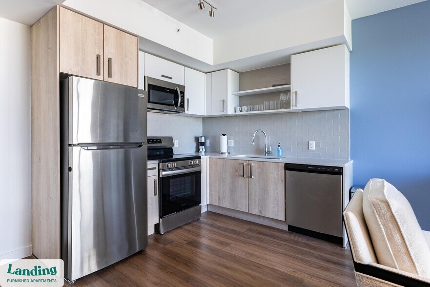 Building Photo - 200 NE 1st Ave