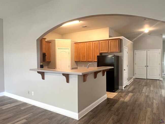 Building Photo - 760 Ivy Brook Way