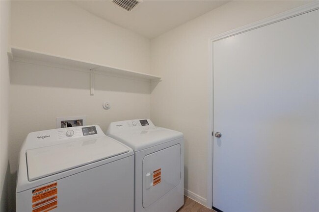 Building Photo - 223 Las Lomas Dr