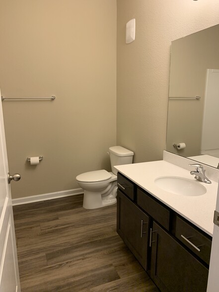 Guest Bath - 4966 Key Lime Dr