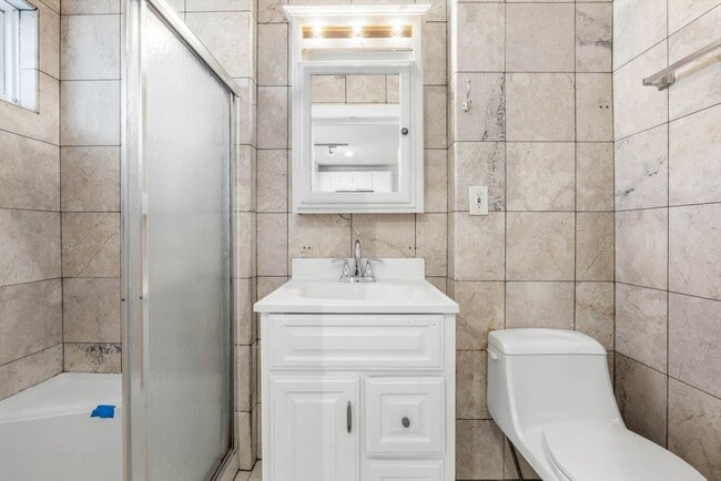 Building Photo - 571 Somerville Ave