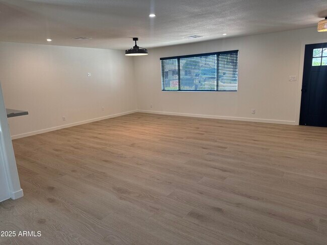 Building Photo - 3109 E Cholla St