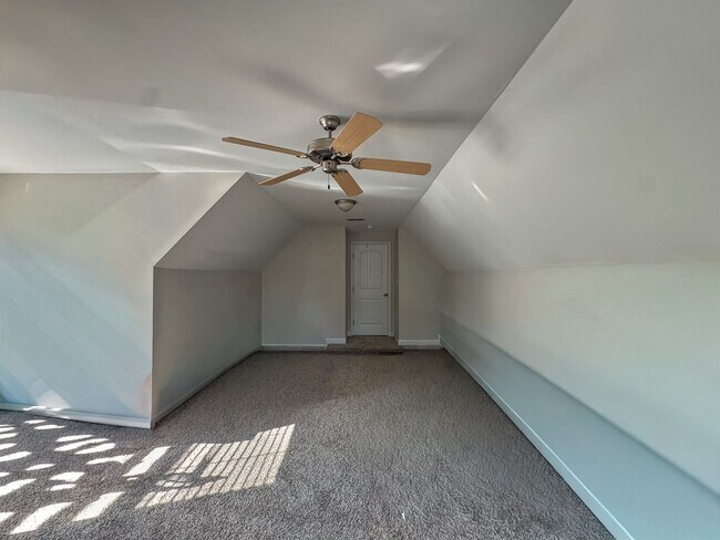 Building Photo - Well-Maintained 4 Bed 2.5 Bath Home with a Pool