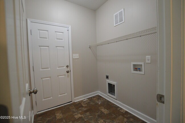 Building Photo - 24 Jasmine Ln