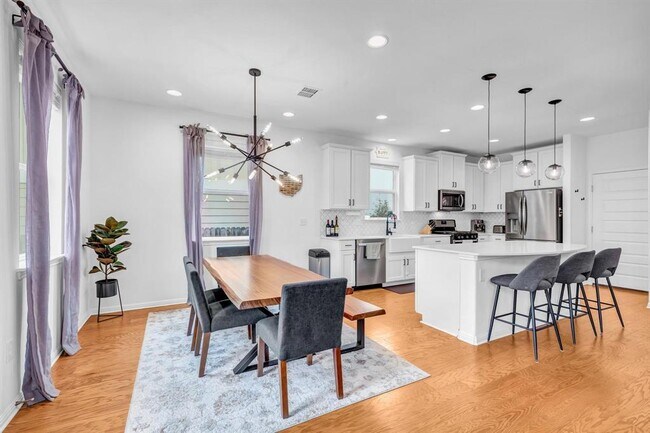 Building Photo - 10825 Blacket Dr