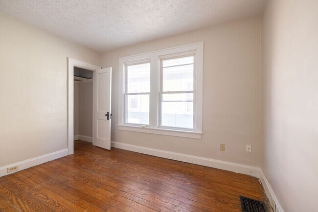 Building Photo - Hilltop Half Double