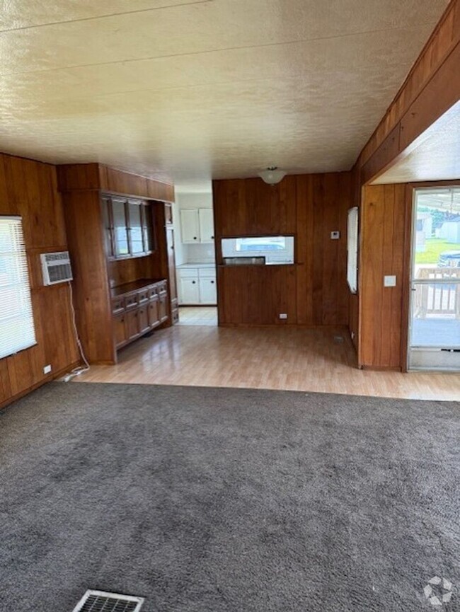 Building Photo - Lot 2