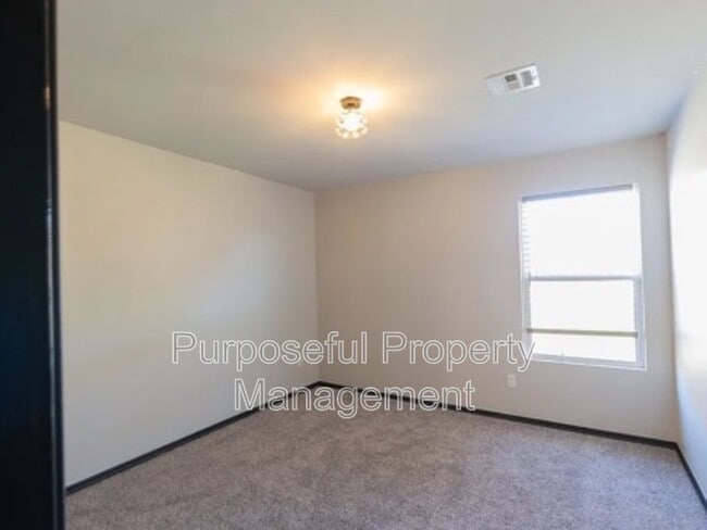 Building Photo - 1425 Sandstone Dr