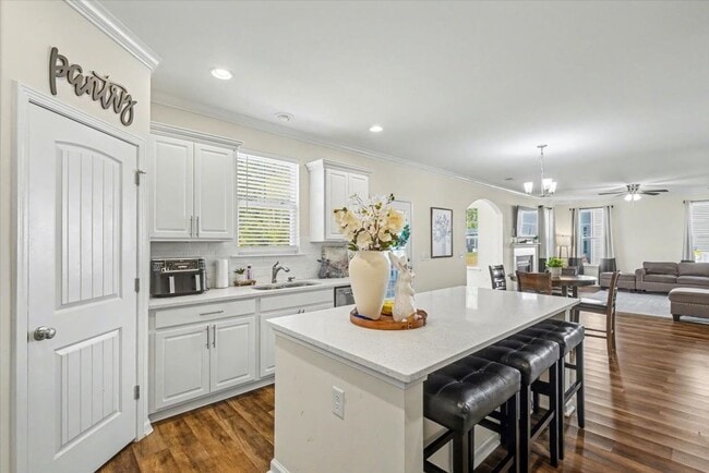 Building Photo - Stunning 5 Bed/3.5 Bath Home in Buckhead East